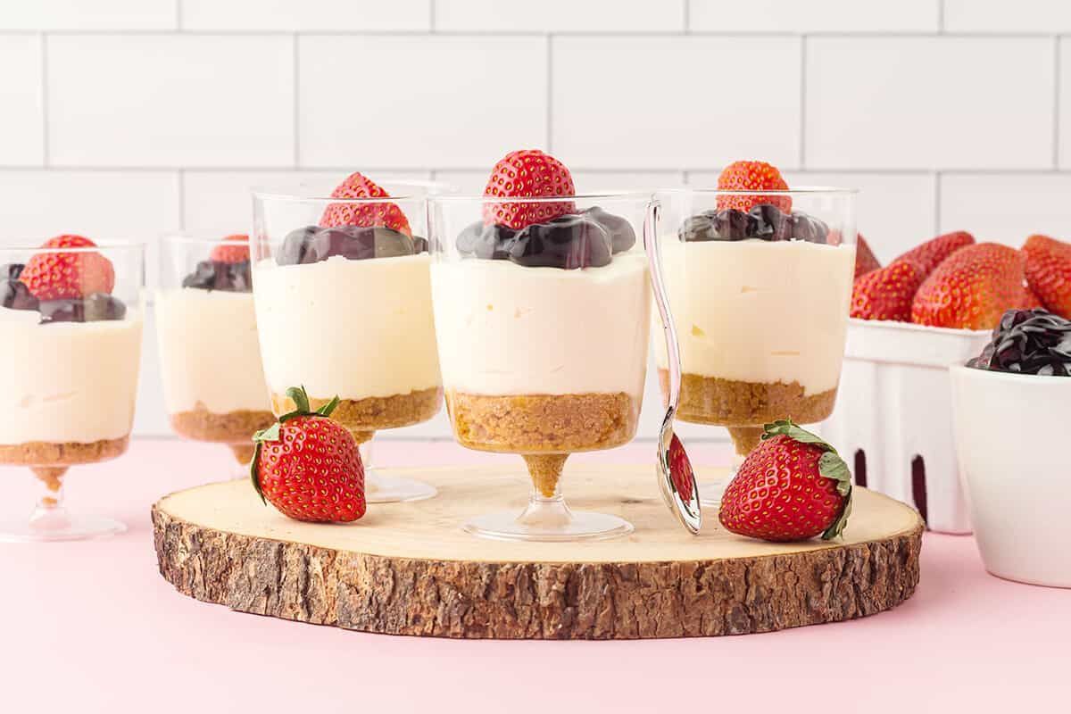 williamlstuart's tweet image. Need a quick dessert? Like cheesecake? May I suggest No Bake Cheesecake Cups? 10 minutes of prep time, a few basic ingredients, and some time in the refrigerator, and there you have it!
@Lanas_Cooking
buff.ly/EDsbirz
#Foodies #cheesecake #dessert #easyrecipes