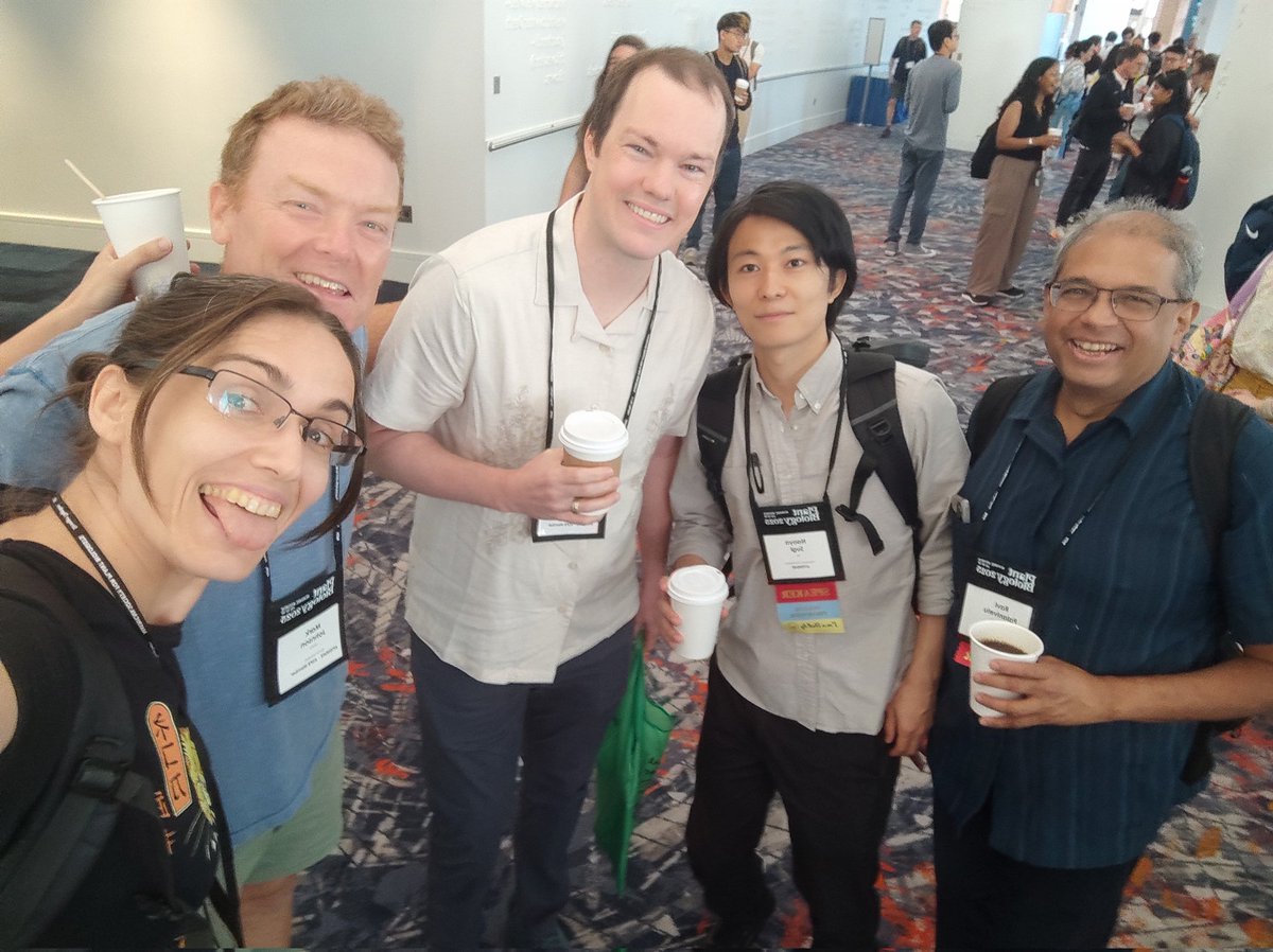 FloresTornero's tweet image. Some representatives of the #PlantReproduction field at the amazing #PlantBio2025! Time to catch up😉🌺 #SciFamily