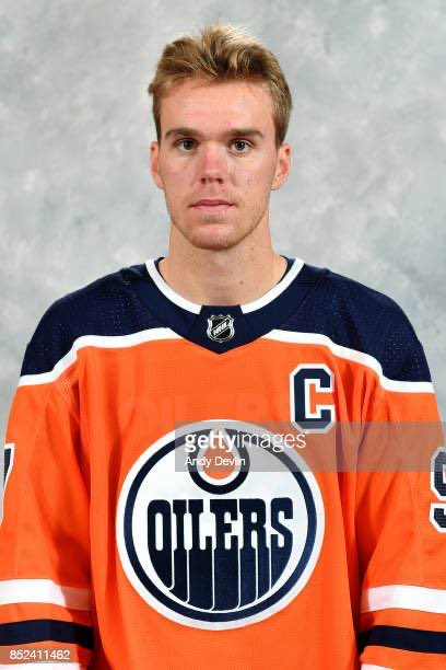 nhltwts's tweet image. it’s lowkey crazy to me when i see pics of sid and mcdavid and they’re like FETUS but then i see the captain C on their jersey…insane like why would u do that to her