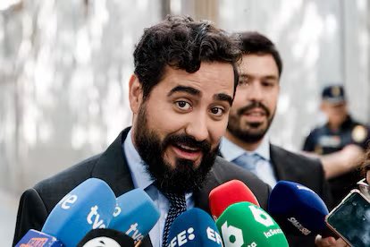 eljudiodevox's tweet image. 🔴🧵🔴🧵🔴🧵
Hace dos días, Alvise fue a una entrevista con @PreicoJuridicos y salió trasquilado y muy nervioso.
Hemos preparado un hilo con las intervenciones más interesantes, y alguna información que seguro que tanto a Raúl Castañeda como a vosotros os interesará.
(1)