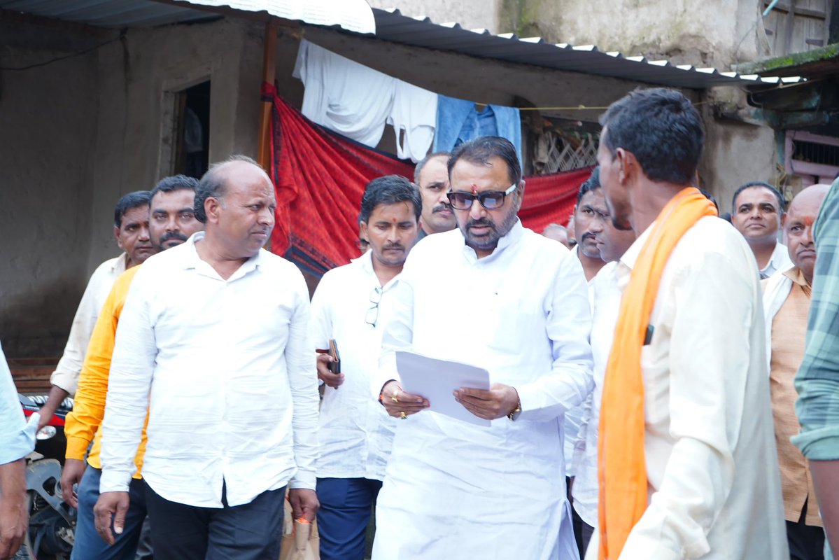 mpprataprao's tweet image. 📍 मौजे भरोसा ता.चिखली
रविवार दि.२७ जुलै २०२५
चिखली तालुक्यातील मौजे भरोसा येथील आत्महत्याग्रस्त शेतकरी गणेश श्रीराम थुट्टे (वय ५५) आणि त्यांच्या पत्नी रंजना गणेश थुट्टे (वय ५०) यांनी शेतकरी दांपत्याने गत आठवड्यात गळफास घेवून आत्महत्या केली असून आज आत्महत्याग्रस्त शेतकरी…