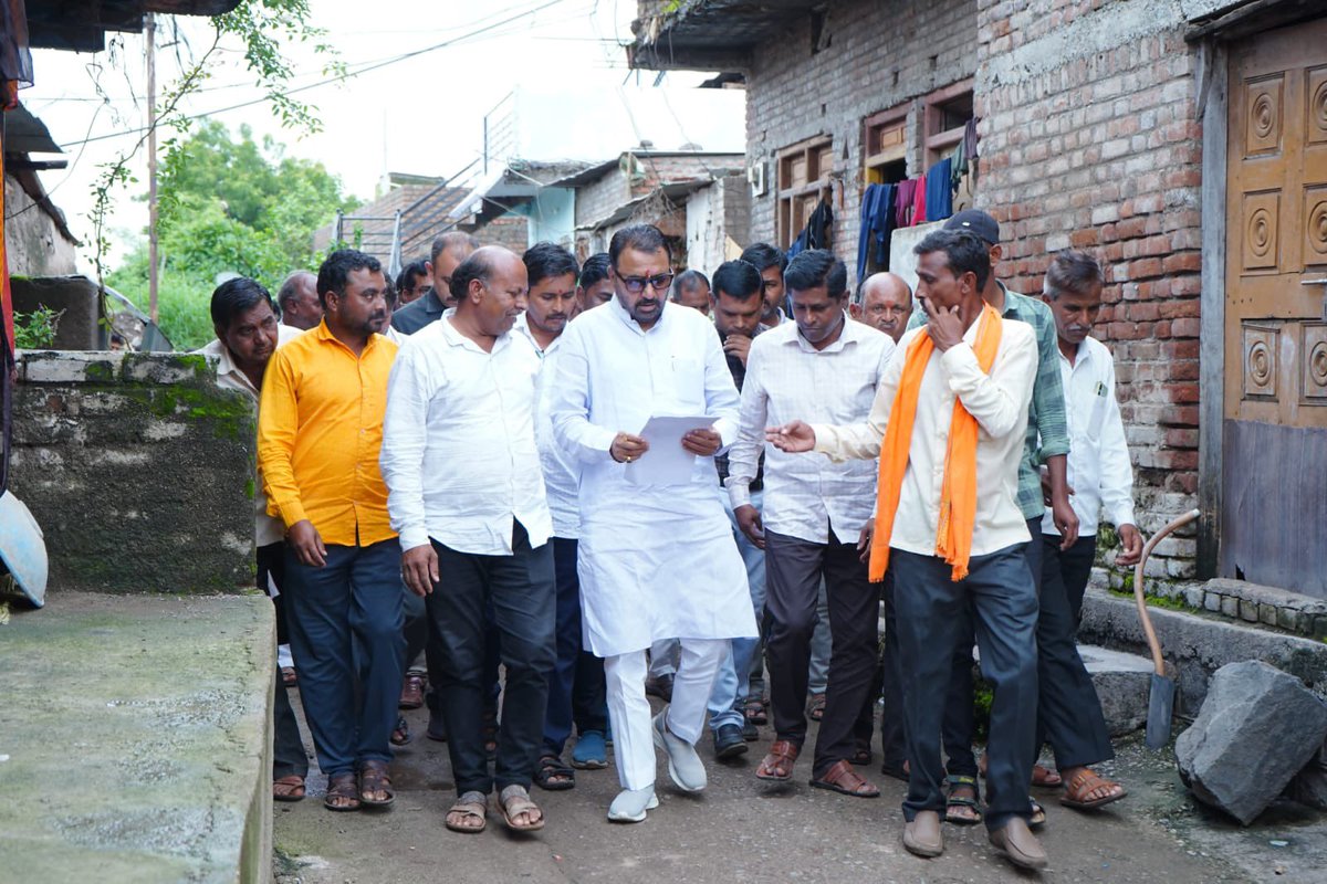 mpprataprao's tweet image. 📍 मौजे भरोसा ता.चिखली
रविवार दि.२७ जुलै २०२५
चिखली तालुक्यातील मौजे भरोसा येथील आत्महत्याग्रस्त शेतकरी गणेश श्रीराम थुट्टे (वय ५५) आणि त्यांच्या पत्नी रंजना गणेश थुट्टे (वय ५०) यांनी शेतकरी दांपत्याने गत आठवड्यात गळफास घेवून आत्महत्या केली असून आज आत्महत्याग्रस्त शेतकरी…
