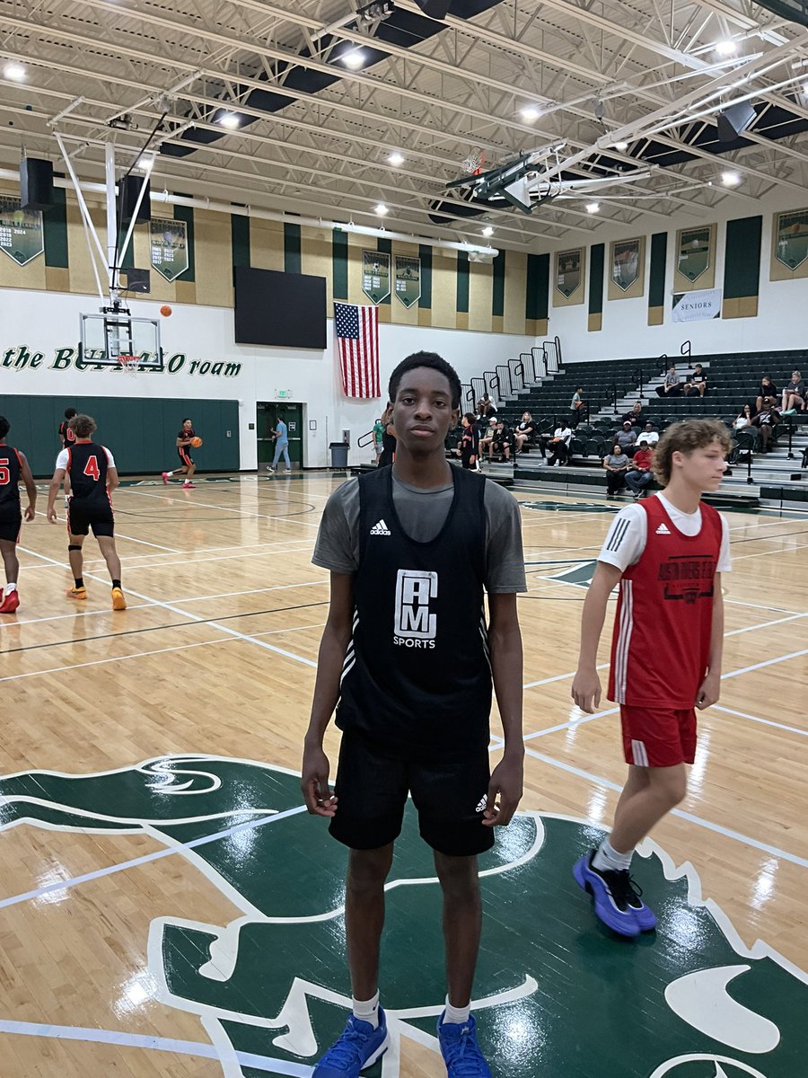 connect_hoops's tweet image. I’m watching the emergence of one of the better shot blockers in South GA! Chad Dawson has been a defensive force at the @OntheRadarHoops Final Run (FL). His length has caused major problems for teams. He has altered or blocked shots in the lane & the perimeter!
@RossVDG14