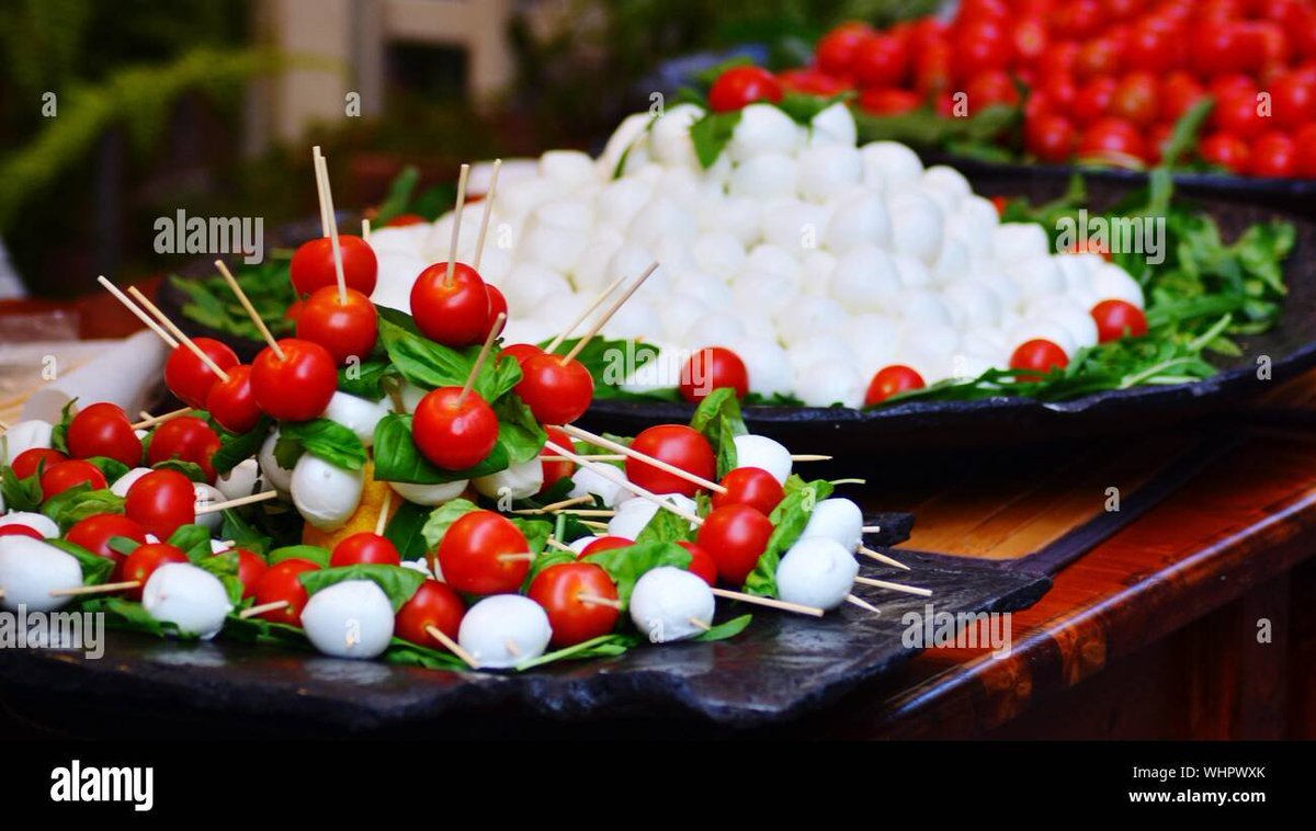 ThiefPenitent's tweet image. My latest craze. Ya dip in balsamic vinegar. I could eat them all day: