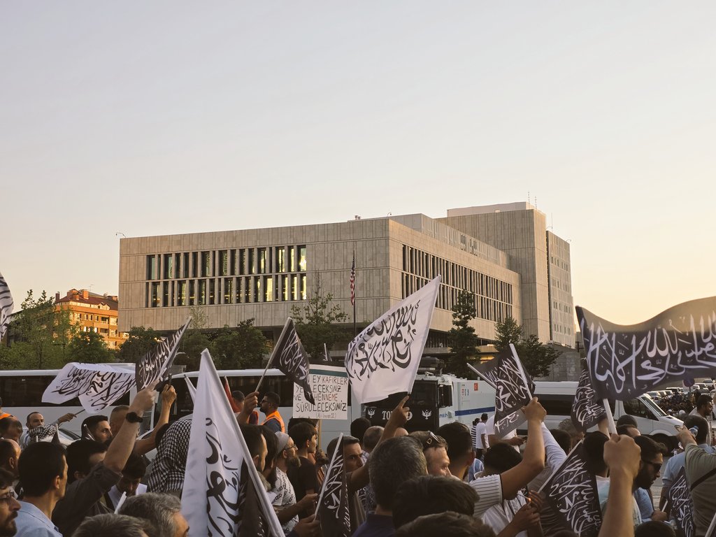 av_kocamanbas's tweet image. Bilmeyenler için dünyanın en büyük terör örgütünün Ankara şubesi.
#ZulmeDeğilHayraEngel
#GazzeİçinBenVarım