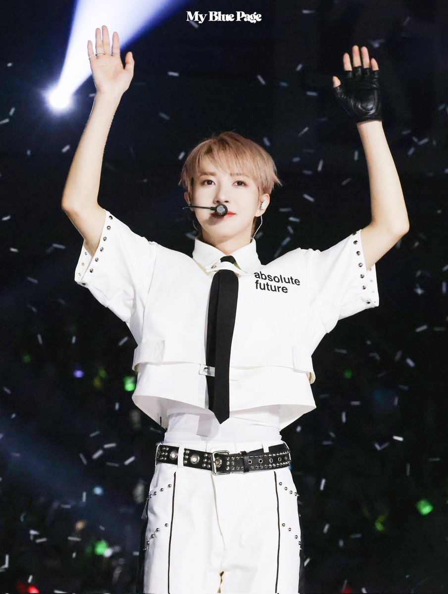 MyBluePage's tweet image. 빠빠

250727 가요대전
#런쥔 #RENJUN