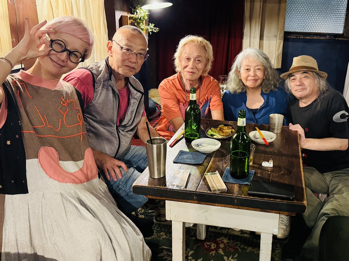gotoizumi's tweet image. アステールで公演していたMARESUKEさん、北京一さん、小滝みつるさん、ナガノユキノさんが寄ってくれた。しかも2日間も。
各界のレジェンド達の話は面白く無邪気だった…