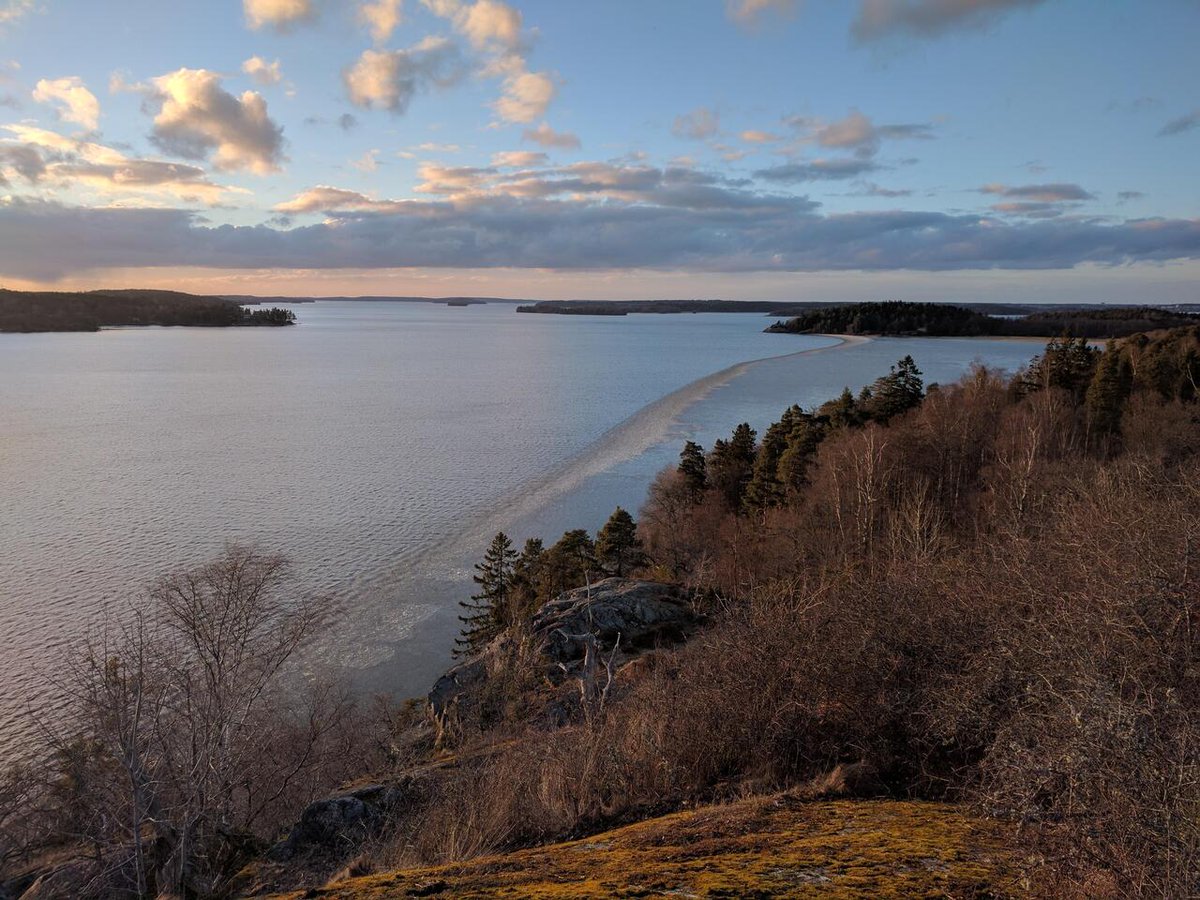 DocAtCDI's tweet image. Enjoy #OurEarthPorn!
(Steal This Hashtag for your own & join the community of Nature Addicts! )
The ice is melting outside of Stockholm, Sweden (OC) (4032 x 3024)
Photo Credit: JohanTravel
.