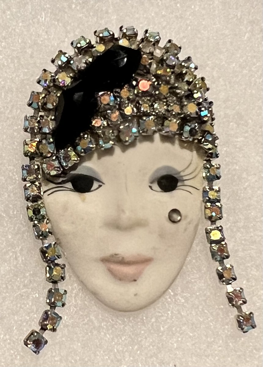 TeriE's tweet photo. GLITZY Vintage 80s #FlapperGirl Art Deco #Brooch AB Rhinestone #Porcelain 2" Pin https://t.co/kLmTRffBvR

#vintagejewelry #vintagebrooch #rhinestonejewelry #rhinestonebrooch #artdeco #glitzandglam #80sFashion #80sStyle #vintagestyley #collectibles #handpainted #Auroraborealis https://t.co/QJFGbWNo6q