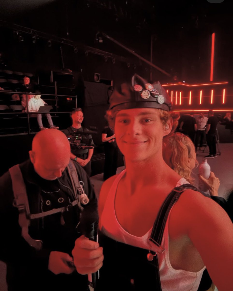bradleylvr's tweet image. HES SO CUTE