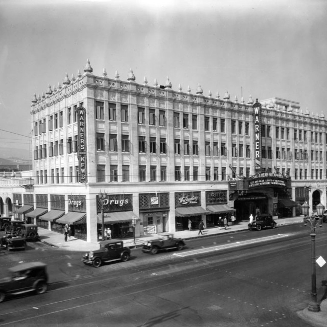 📸 Warner Bros. Theatre 

1928