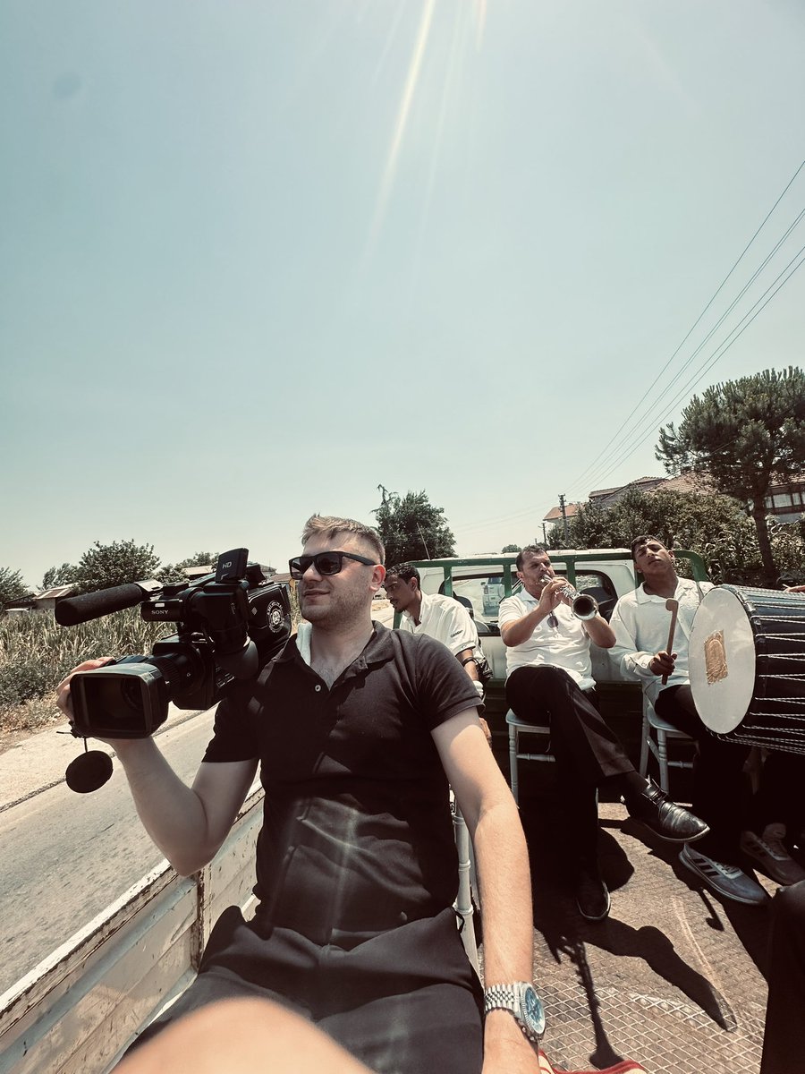 Zurnanın zırt dediği yerdeyim