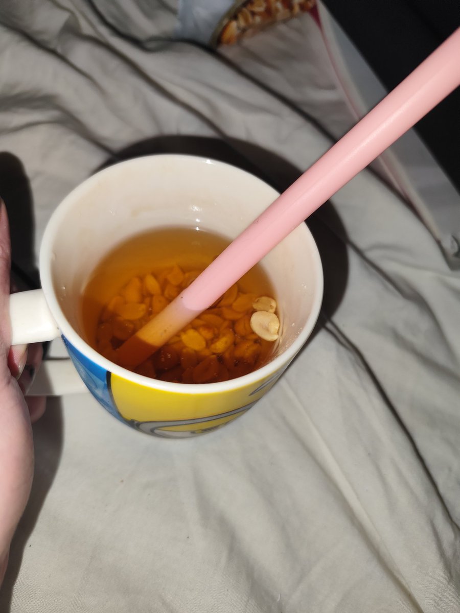 twin_presence's tweet image. He put fucking peanuts in his juice man come onnn