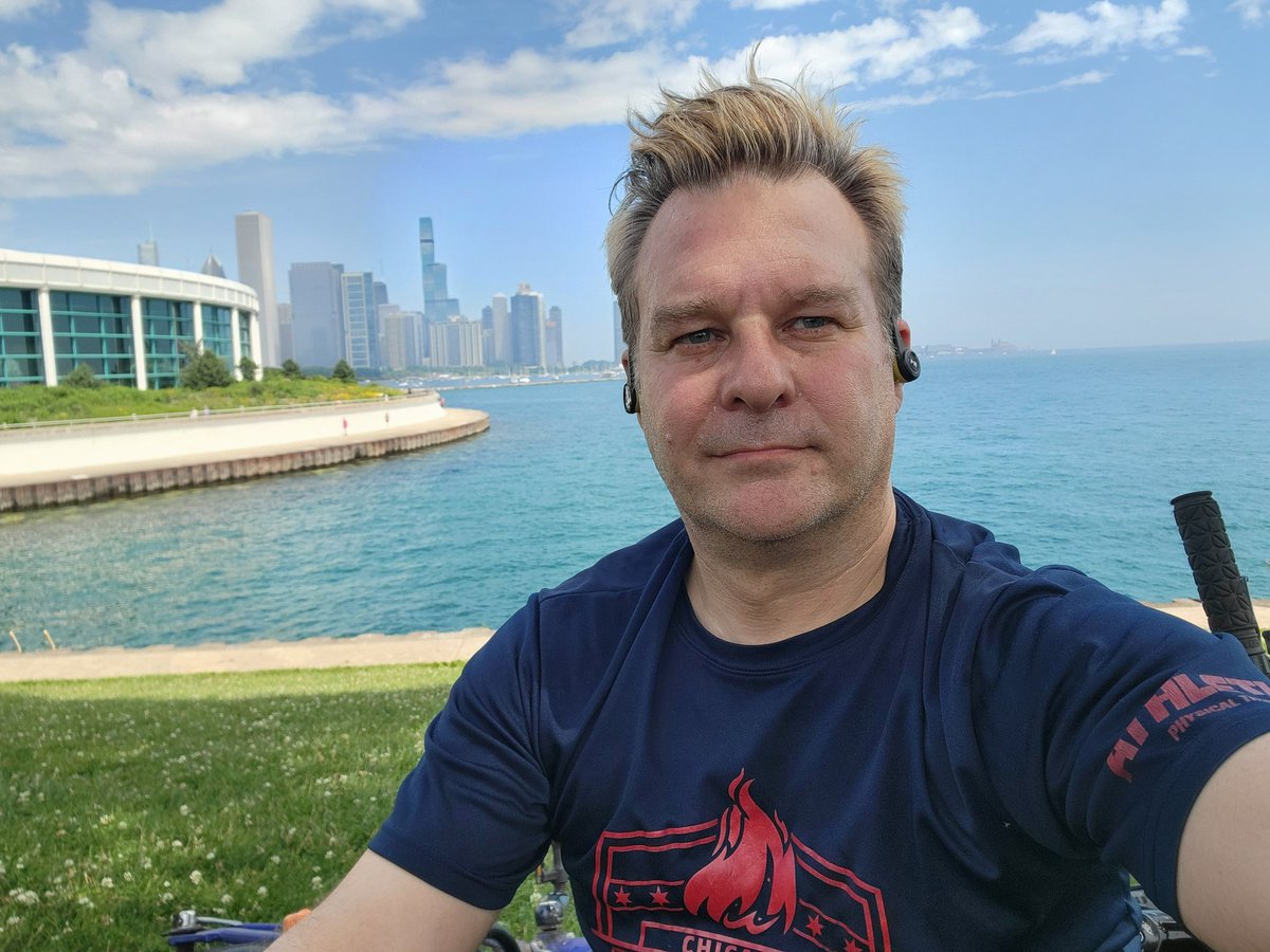 VincentDJohnson's tweet image. Sweating my butt off on my Sunday morning bike ride. Feeling those gains.
#SummerOfKen