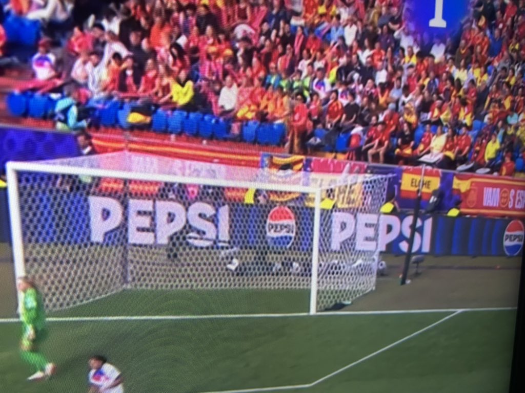iamperonaa's tweet image. Estamos presentes @elchecf 🫡💚🇪🇸
