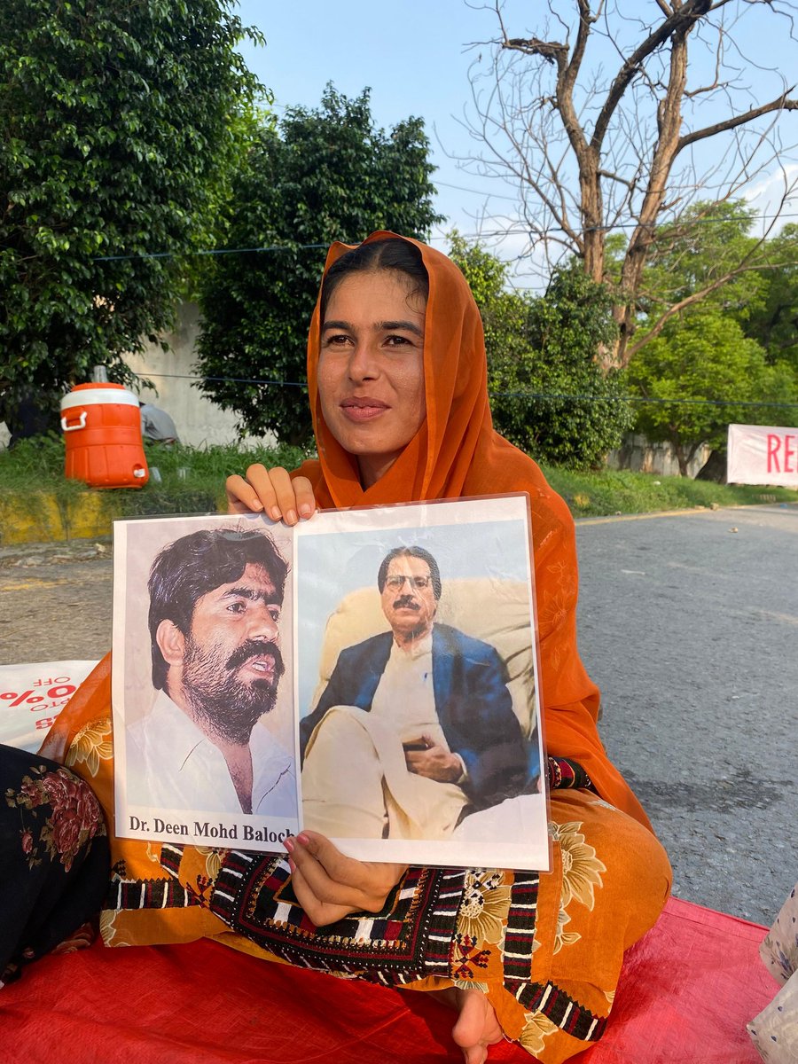 BalochV4Justice's tweet image. The peaceful Baloch sit-in in Islamabad enters Day 12.
Instead of listening, the state responds with👇
– Harassment
– Surveillance of women
– Sealed roads
This is not security. This is silencing.
#ReleaseBYCLeaders #StopBalochGenocide
@FrontLineHRD @hrw @amnestysasia