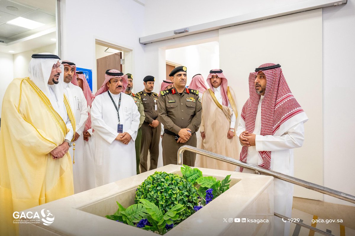 ksagaca's tweet photo. سمو #أمير_منطقة_القصيم يفتتح «مركز المراقبة والتحكم» بمطار الأمير نايف بن عبدالعزيز الدولي بالقصيم؛ الذي يعد أحد ركائز المشروع الوطني المتكامل لأمن وحماية المطارات، وذلك باستخدام أنظمة أمنية متقدمة تعزز كفاءة التنسيق الفعال بين الجهات المعنية.

 #الطيران_المدني https://t.co/xt92jA5EOP