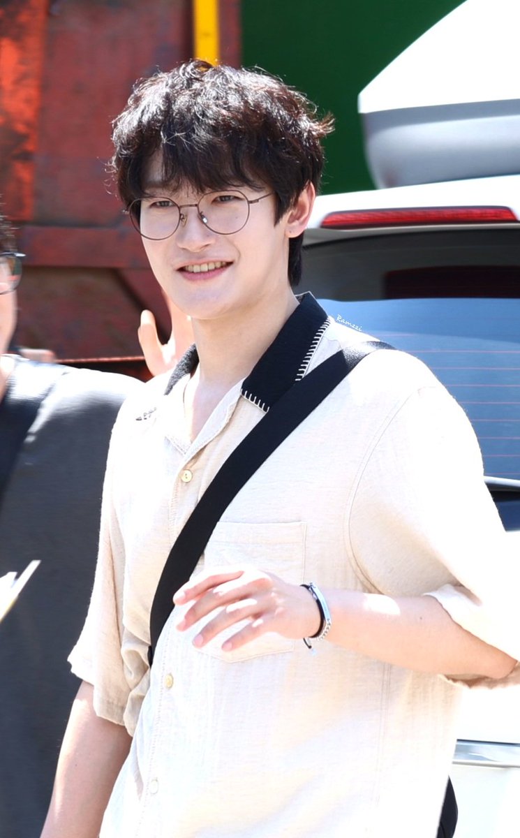 nerd_JUICY's tweet photo. 250727 유니팝
이남성의 미모가. 나를. 죽여요. https://t.co/L3Gmn2TzNf