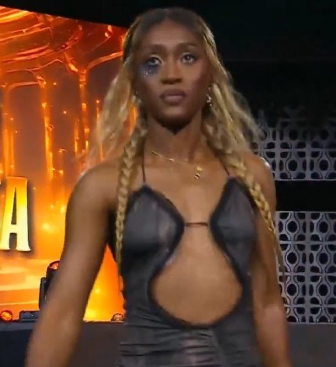 EL3DOLO's tweet image. AEW womens division all fun and games until u get spit on by a cheerleader and the symbiote of darkness tests your souls purity