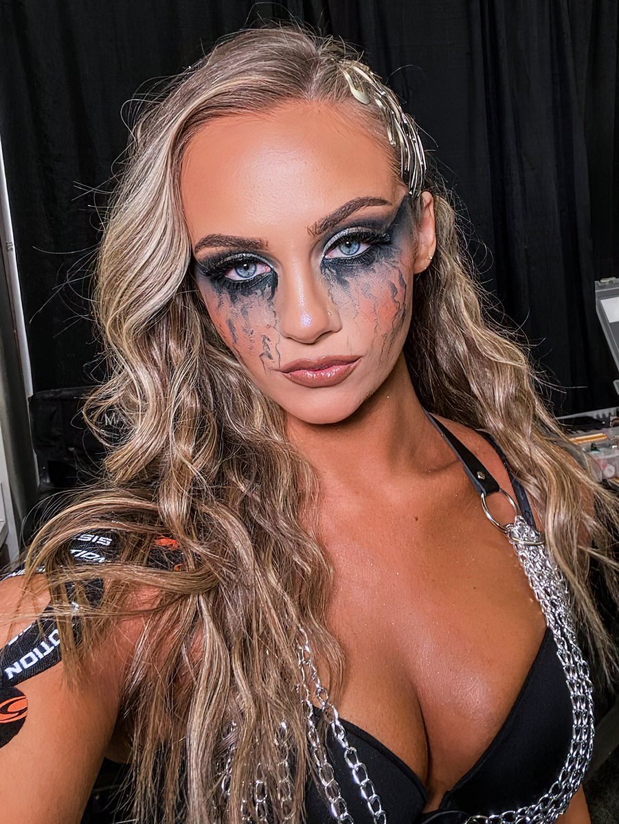 EL3DOLO's tweet image. AEW womens division all fun and games until u get spit on by a cheerleader and the symbiote of darkness tests your souls purity