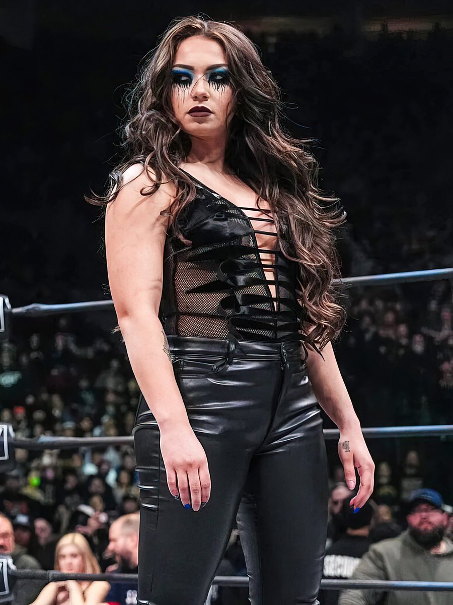 EL3DOLO's tweet image. AEW womens division all fun and games until u get spit on by a cheerleader and the symbiote of darkness tests your souls purity