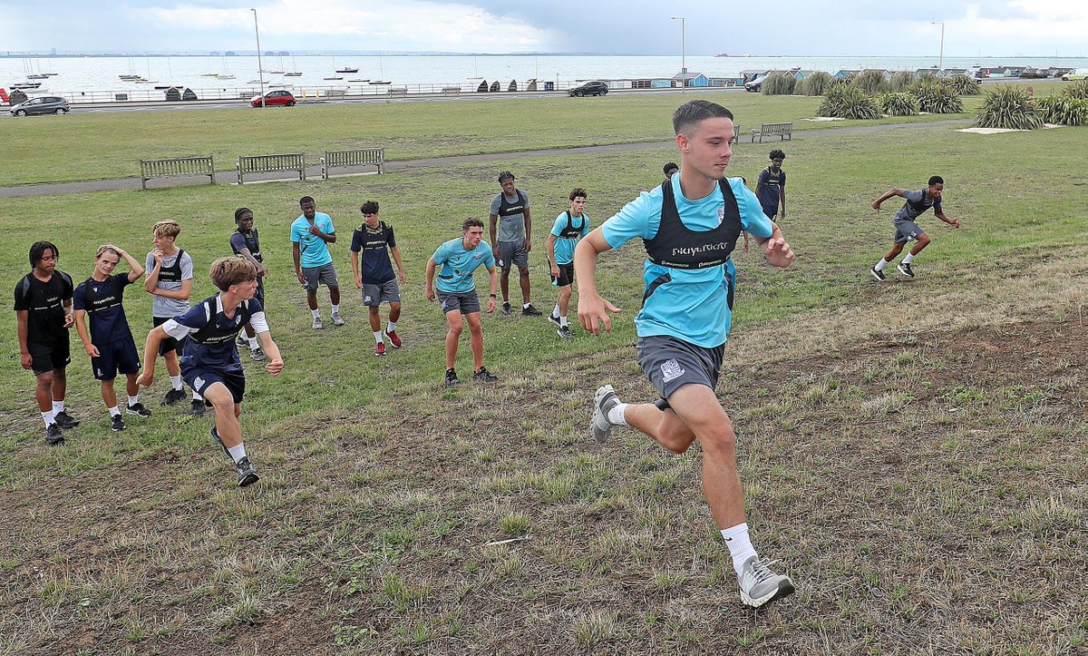 NickyHayesPhotos tweet media