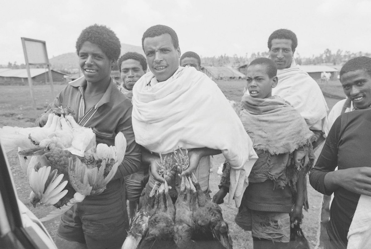 biniamhirut's tweet image. አርብ ገበያ፣ ነሐሴ 1975 ዓም / Arb Gebeya, August 1983 #Ethiopia #ታሪካችን