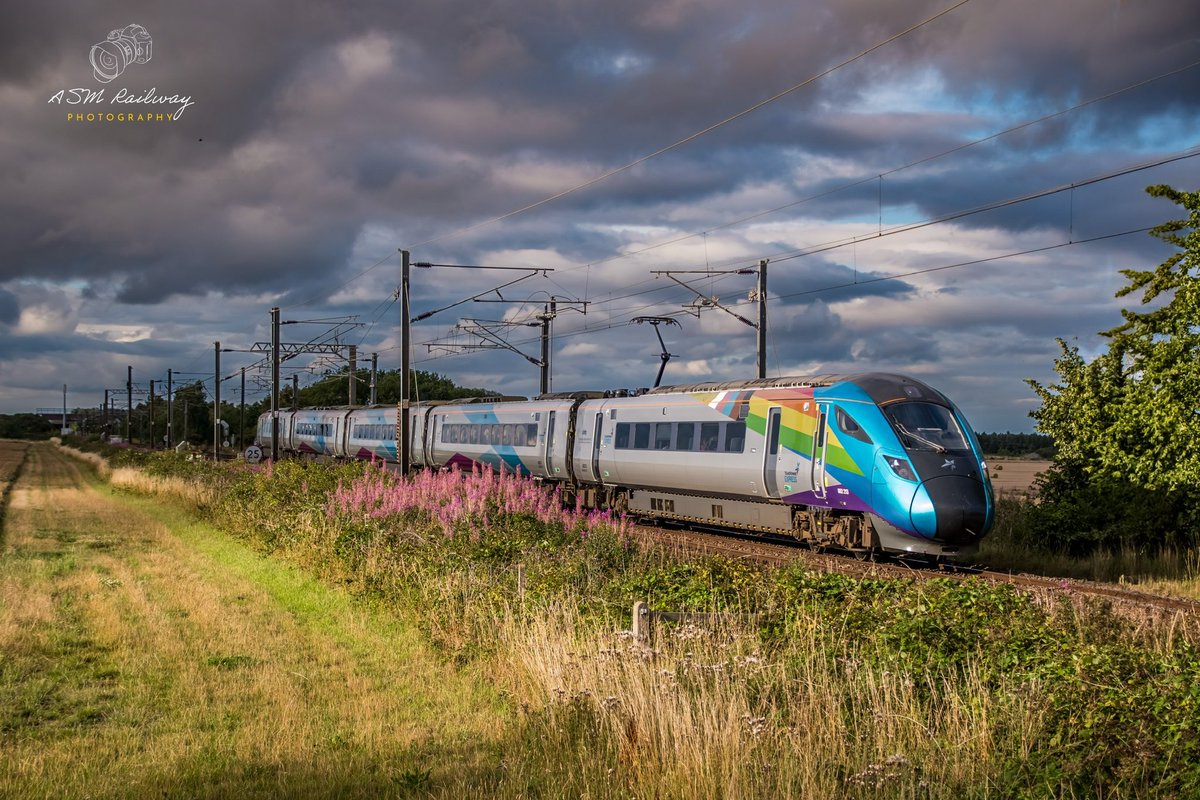 ASMRailPhotos's tweet image. 🖍️| 9N17 1734 Edinburgh to Newcastle

📣| @TPExpressTrains 
🚂| Class 802213 ‘Unity’
📍| Butterwell Junction
📆| 25/07/2025

#class802 #802213 #nova1 #transpennineexpress