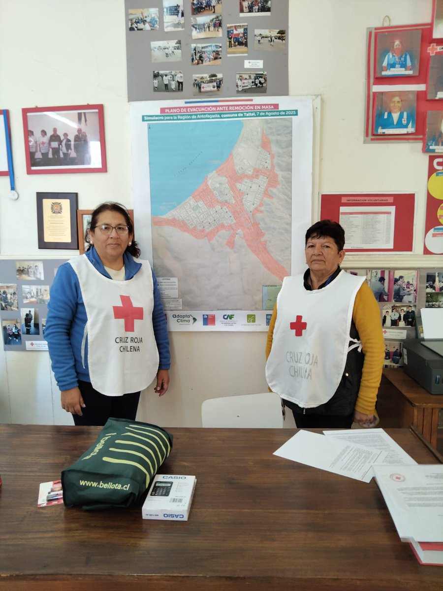 codigo_l4's tweet image. TALTAL 📻 Cuarta jornada de difusión.

Entrega de mapa de amenaza por remoción en masa a la Cruz Roja Filial #Taltal, en preparación del próximo simulacro a realizar en la comuna el 7 de agosto.

Comunidad informada y preparada 📢🚨

#Antofagasta #Mejillones #Tocopilla #Calama