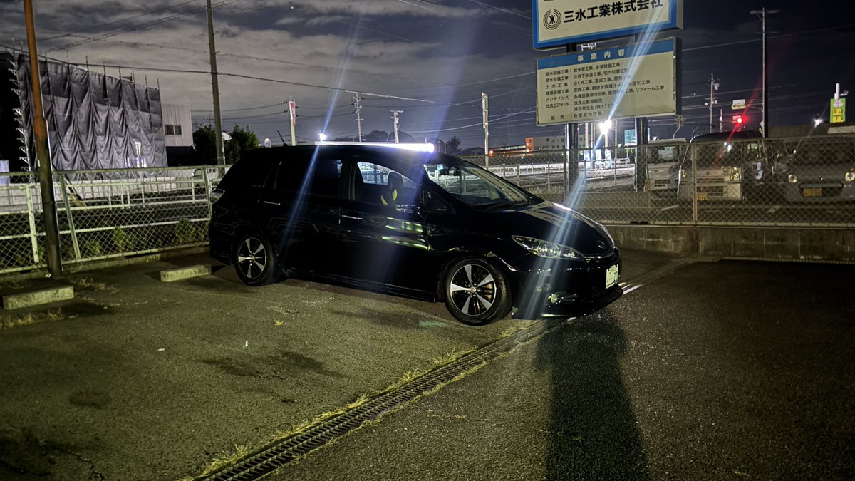 hiro_wish18s's tweet image. 2時間ぐらい洗車してた

家帰って車内軽く片付けて風呂はいって寝る