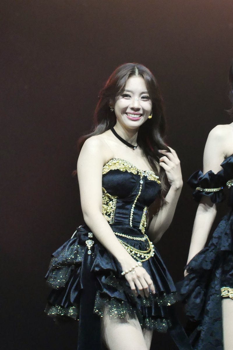 NattapachPoung's tweet image. 😍🥰
#KaewNatruja #GlowupGlamupConcer