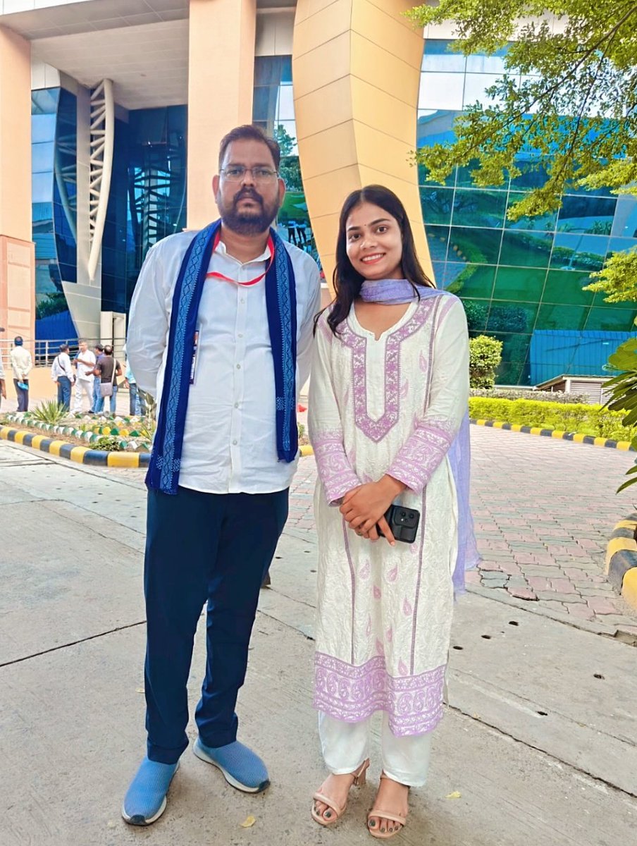 Rani Boudh - ASP (@rani__boudh) on Twitter photo कुछ रिश्ते खून से नहीं दिल से बनते हैं
और भाई का रिश्ता सबसे अनमोल होता है आप भाई सिर्फ एक रिश्ता नहीं हो आप मेरी हर तूफ़ान से लड़ जाने वाली मेरी ताक़त हो जब मैं डगमगा जाती आप हर मोड़ पर मेरी ढाल बनकर साथ खड़े मिलते हो भैया आप मेरी सबसे बड़ी ताक़त हो।
#BigBrother
<a href="/BhimArmyMpChief/">Sunil Bairasiya</a> कुछ रिश्ते खून से नहीं दिल से बनते हैं
और भाई का रिश्ता सबसे अनमोल होता है आप भाई सिर्फ एक रिश्ता नहीं हो आप मेरी हर तूफ़ान से लड़ जाने वाली मेरी ताक़त हो जब मैं डगमगा जाती आप हर मोड़ पर मेरी ढाल बनकर साथ खड़े मिलते हो भैया आप मेरी सबसे बड़ी ताक़त हो।
#BigBrother
<a href="/BhimArmyMpChief/">Sunil Bairasiya</a>