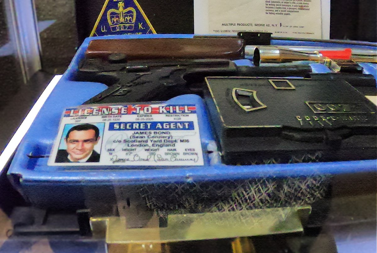 NeonTumbleweed's tweet photo. From a museum display of James Bond items ๐ฌ๐ง๐คตโโ๏ธ๐ธ
*Insert your favorite Bond theme song lyrics here*
Skyfall, No Time to Die, For Your Eyes Only... I couldn't decide which one to use!
#AlphabetChallenge #WeekDforDrivetime https://t.co/3JwINKtWe2