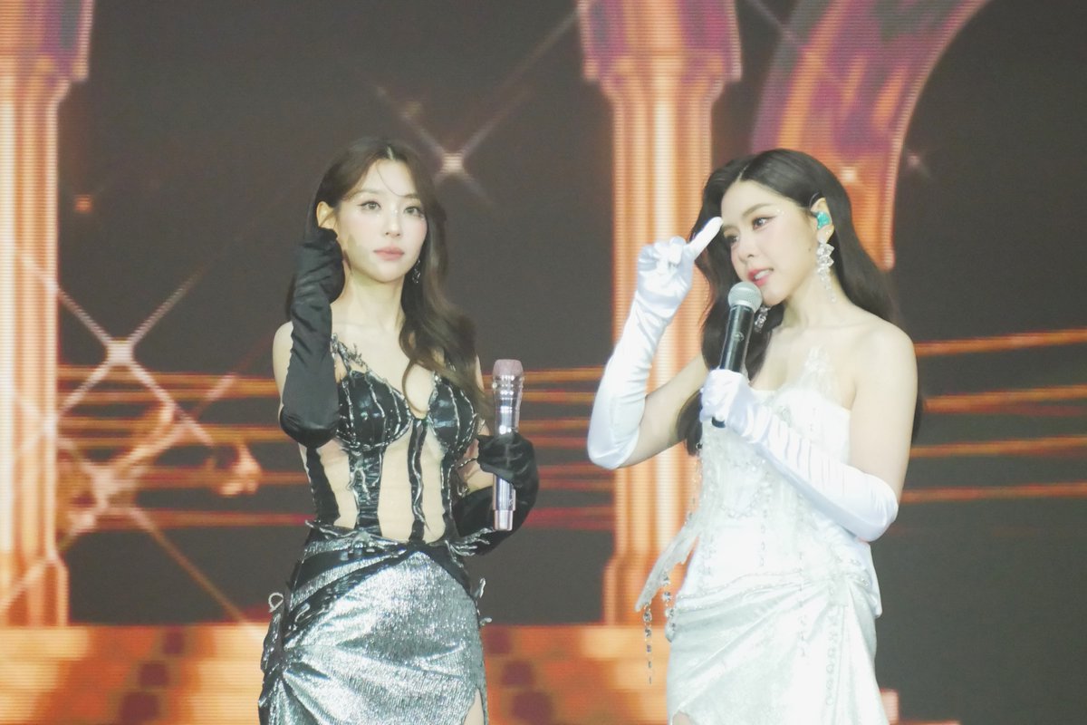 NattapachPoung's tweet image. 😍🥰 คู่หู
#KaewNatruja #Istarwann #GlowupGlamupConcert