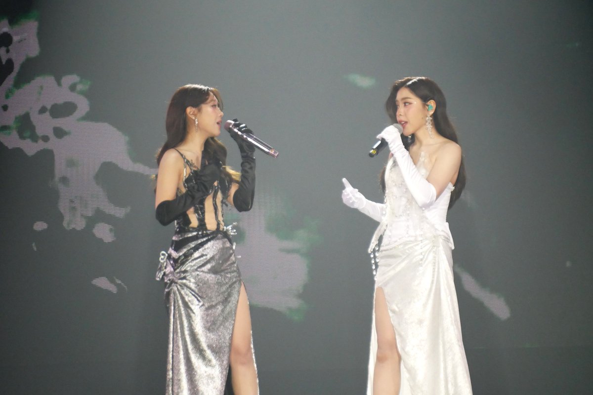 NattapachPoung's tweet image. 😍🥰 คู่หู
#KaewNatruja #Istarwann #GlowupGlamupConcert