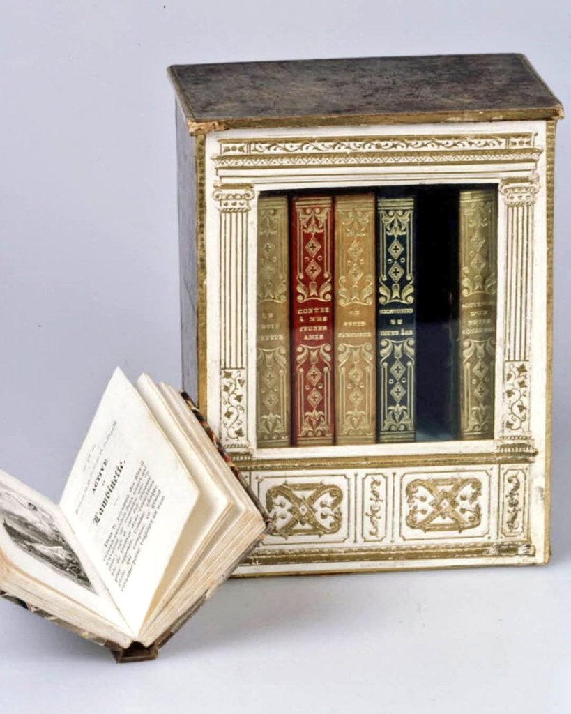 inside_Flo_'s tweet image. Coffret "Charles X", 1836 (BnF)
Coffrets Lady Oscar, 2020 (Italie)