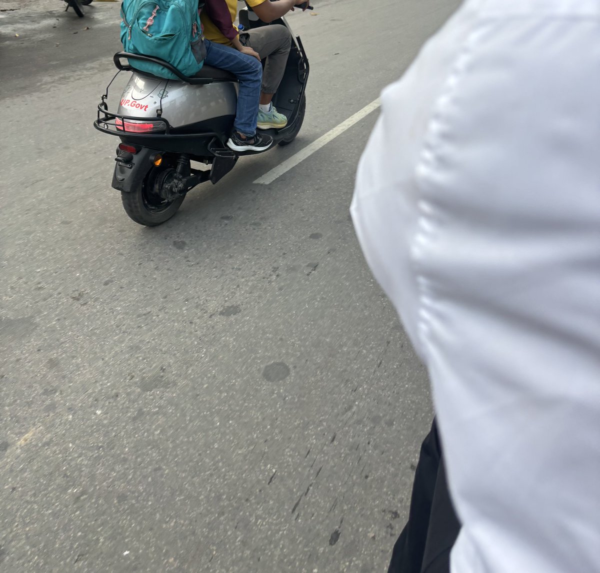 mememonsterabhi's tweet photo. Intentional or unintentional ??????? Who will responsible if they hit someone who will tell number plate ?????? @Uppolice @lkopolice @uptrafficpolice  kindly look after this kind of things. 
#lucknow https://t.co/Yp2j0HE1CX