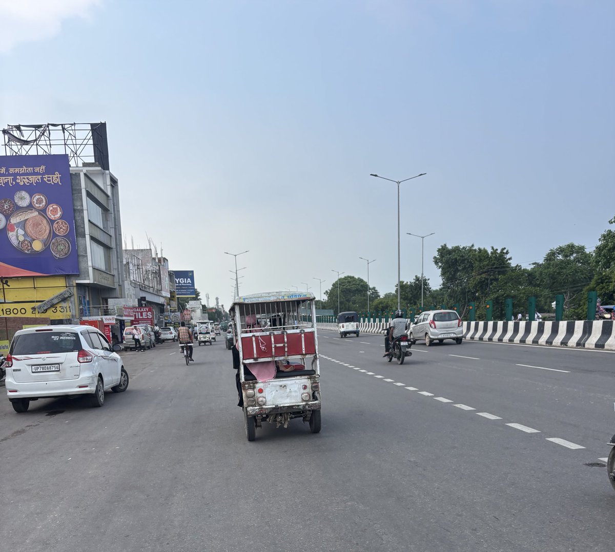 mememonsterabhi's tweet photo. Intentional or unintentional ??????? Who will responsible if they hit someone who will tell number plate ?????? @Uppolice @lkopolice @uptrafficpolice  kindly look after this kind of things. 
#lucknow https://t.co/Yp2j0HE1CX