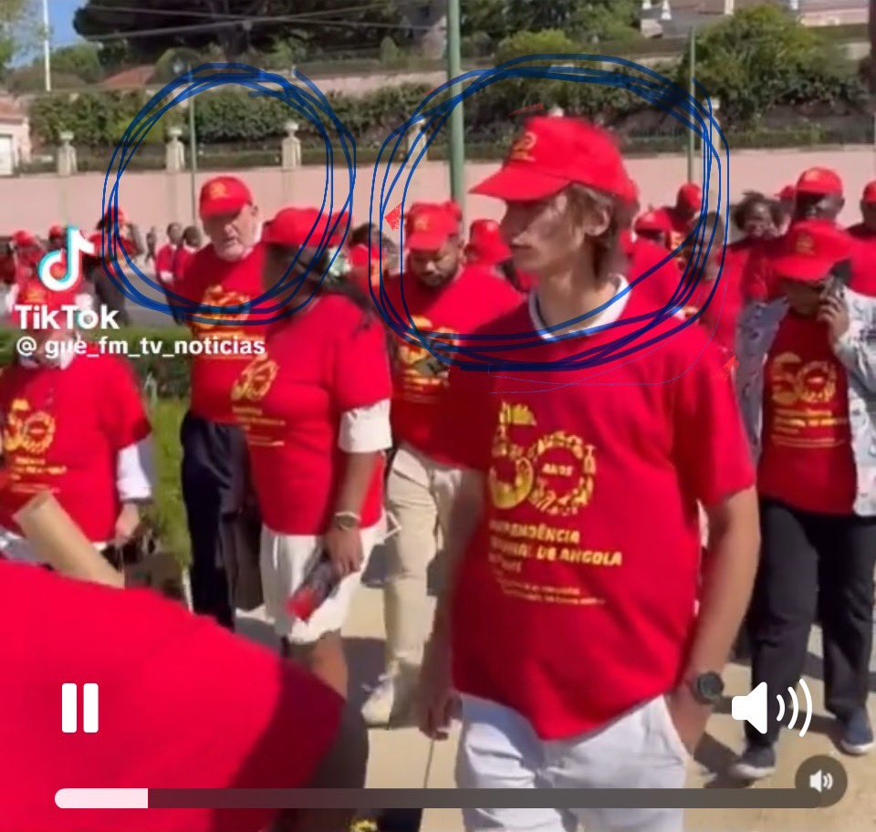 cesarchiyaya's tweet image. Cidadãos portugueses também integraram a claque que apoiou o presidente João Lourenço em Lisboa.
——
“E até lá, estou-me nas tintas”.