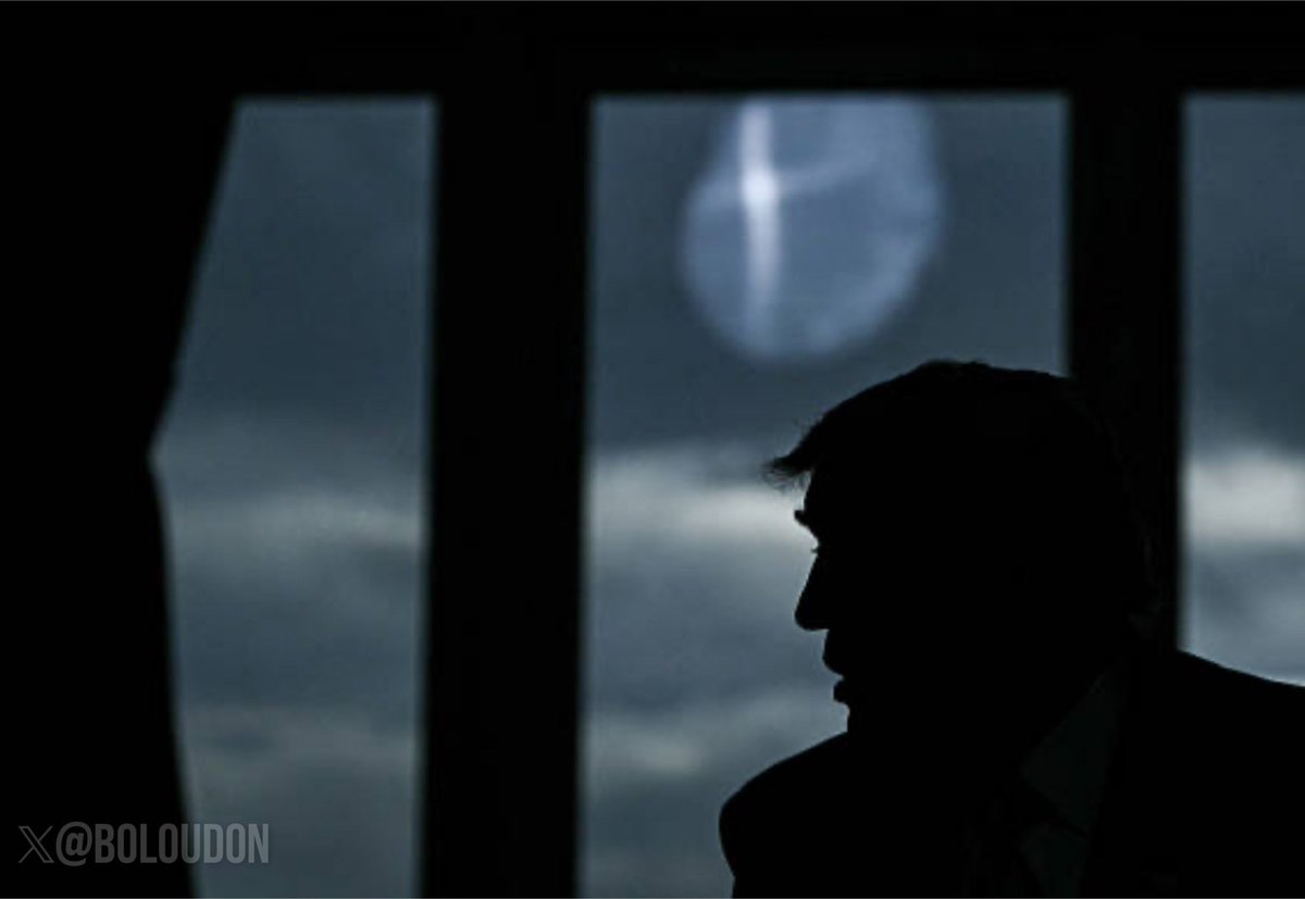 🚨BEAUTIFUL: A cross appeared above President Trump's head in this brand new Getty Images photo during his meeting with Europe leaders.

Last July, God saved Trump's life in Butler, PA.

This July, Trump is President and bringing America back to Him.

Pray for President Trump!🙏