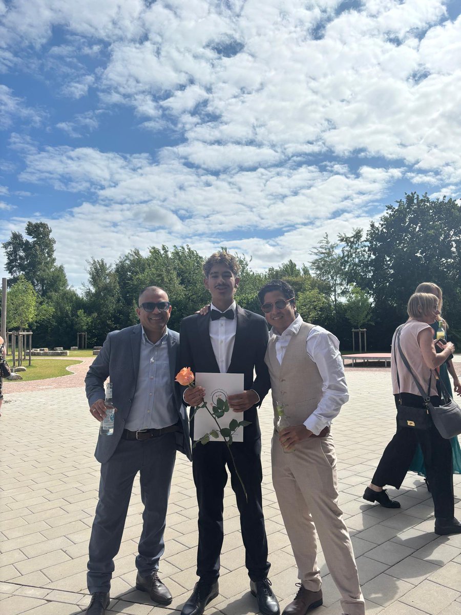 Msequera3's tweet image. Graduación de mi hijo Michel 🇩🇪🙏🇪🇦🙏🇻🇪🙏