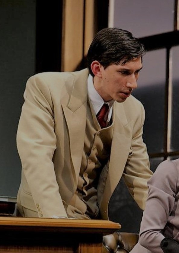 "His outsize emotional and physical scale make everything and everyone else look small." 
#AdamDriver 🎭
10 Actors You Didn't Know Got Their Start On Broadway
slashfilm.com/1917847/actors…