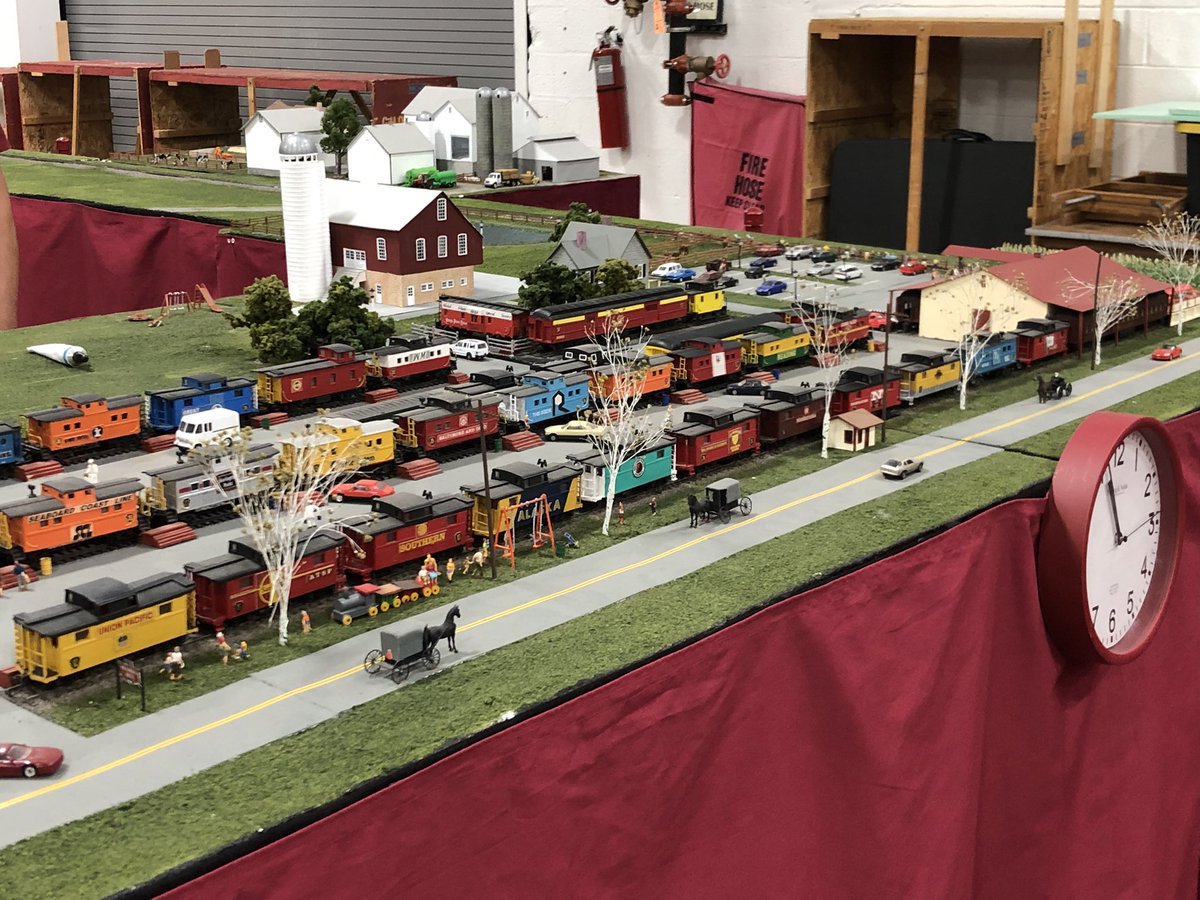 Checked out a model train show in Oaks.