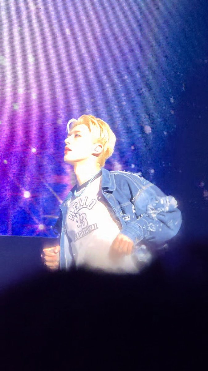 bibibin8's tweet image. 250727 비아이 B.I 콘서트 The Last Parade Tour in Seoul
#비아이 #김한빈
조명 받은 찰나인데 무슨 만화같음;;;