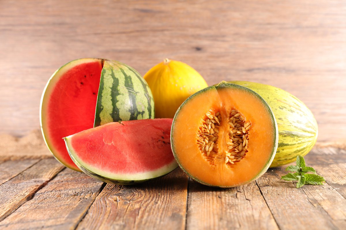 There's nothing better on a summer day than a refreshing slice of melon!  🍉 We asked @<a href="/RDLaurie/">Laurie BarkerJackman</a> to put together the ultimate guide to melons so you can enjoy them on #HalfYourPlate!

🔗 halfyourplate.net/melonguideblog

#Melons #SummerMelons #SummerSnack #MelonGuide