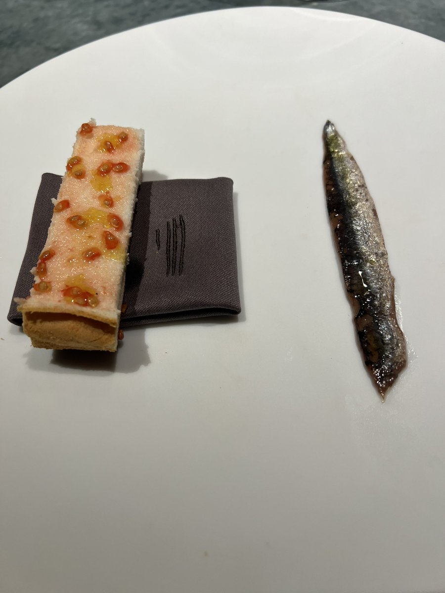 Si, me ha impresionado el Restaurante Enigma. Siempre busca conseguir lo mejor de un producto.Originalidad y tecnica a raudales y un perfecto equilibrio entre los componentes del plato, preservando su sabor.Ahi es nada.Oreja de Cerdo.Foie a la Salmuera.Su pan y Anchoa