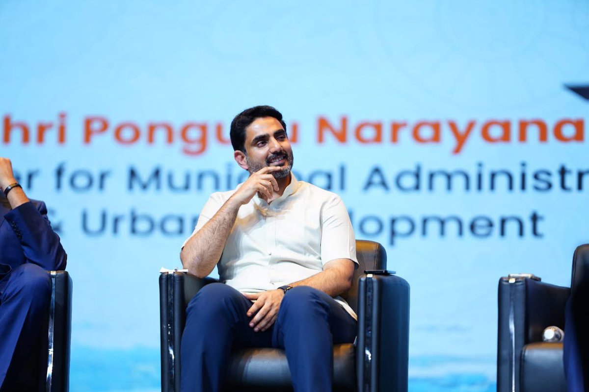 YashTDP_'s tweet image. సింగపూర్ ఓవిస్ ఆడిటోరియంలో ఏపీఎన్ఆర్టీ ఆధ్వర్యాన నిర్వహించిన తెలుగు డయాస్పోరా సమావేశంలో పాల్గొని ప్రసంగించాను. ఐదేళ్ల వైసీపీ పాలనలో ఏపీ ఎంతలా నాశనమైందో మీకు తెలుసు. పునర్నిర్మాణానికి కూటమి ప్రభుత్వం ఎంత కష్టపడుతోందో మీరంతా చూస్తున్నారు. @ncbn గారి పట్ల ప్రపంచవ్యాప్తంగా ఉన్న…