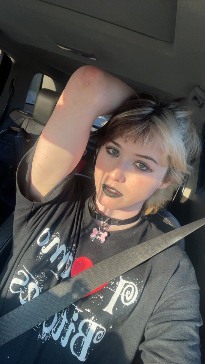 ZoeyButtonsTwt's tweet image. can i get a good girl btw? dealing with a bunch of transphobic nonsense this week