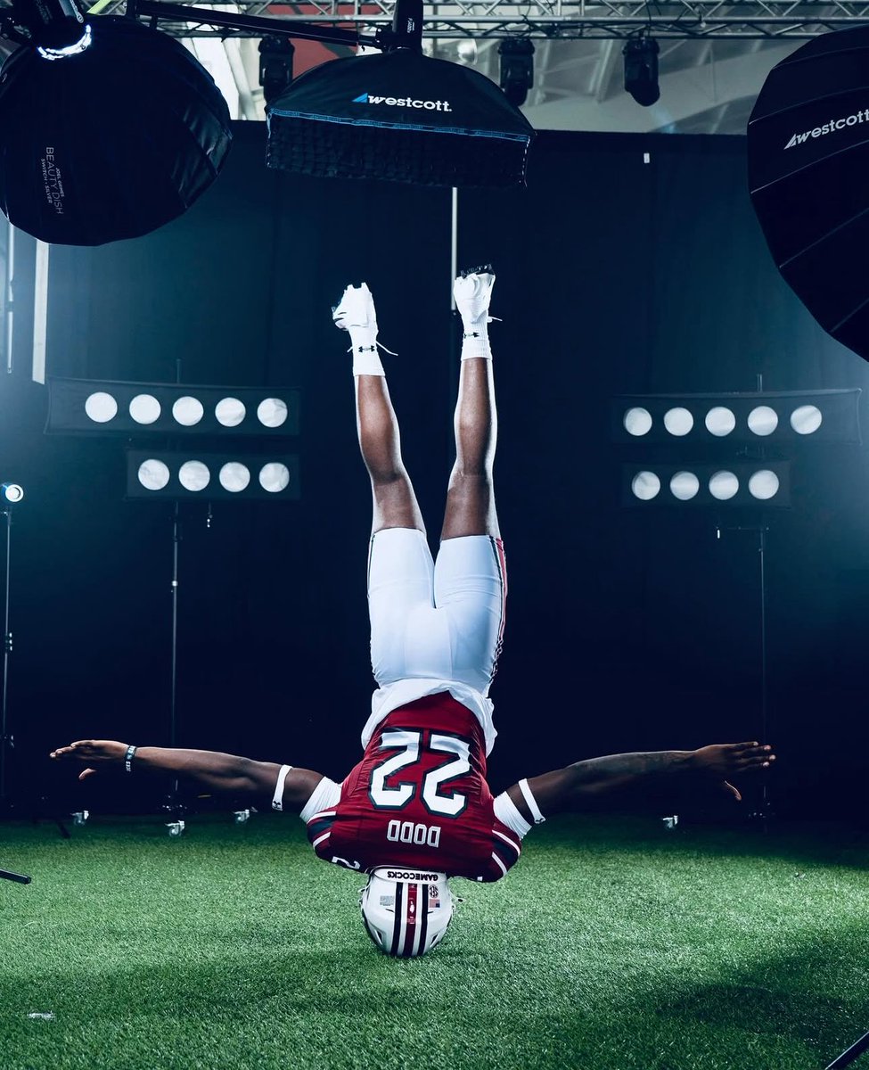 Quaydodd's tweet image. 💥"You have to work hard in the dark to shine in the light." -Kobe Bryant @GamecockFB #sznloading #deuces22