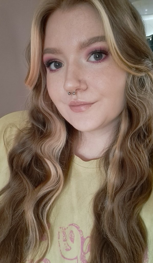 juistsomeloser's tweet photo. The difference in my face from two years ago is kinda wild (make up is fire in both though, slay queen) https://t.co/9evnG1YdJx